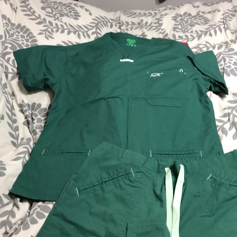 IguanaMed scrub set